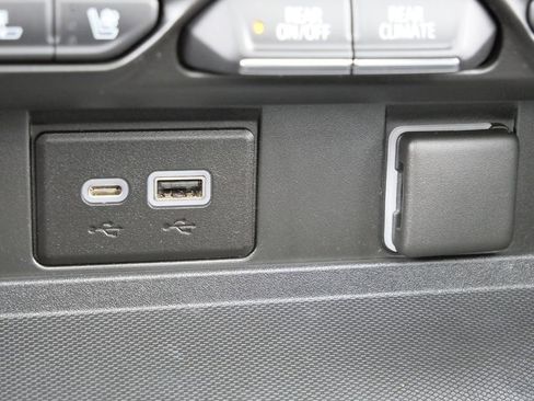 Used 2022 GMC Yukon SLT w/ SLT Premium Package image 25