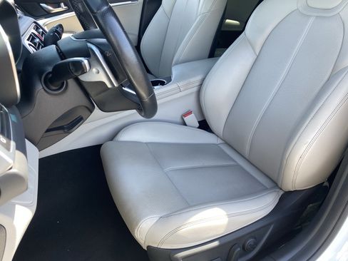 Used 2022 Genesis G70 2.0T RWD image 15