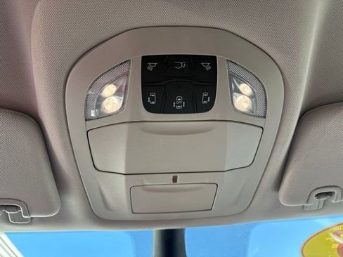 Used 2023 Chrysler Pacifica Touring-L FWD image 26