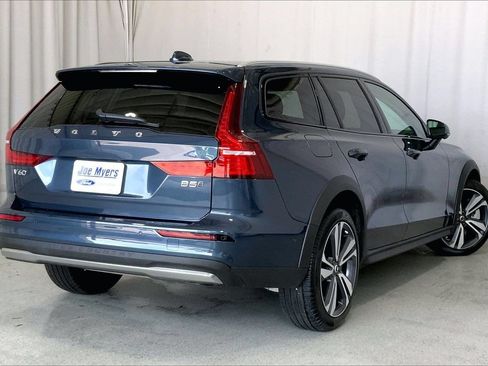 Used 2025 Volvo V60 B5 Cross Country Plus AWD/4WD image 13