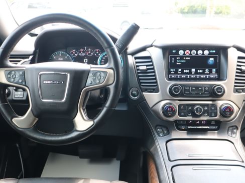 Used 2019 GMC Yukon XL Denali w/ Denali Ultimate Package AWD/4WD image 12