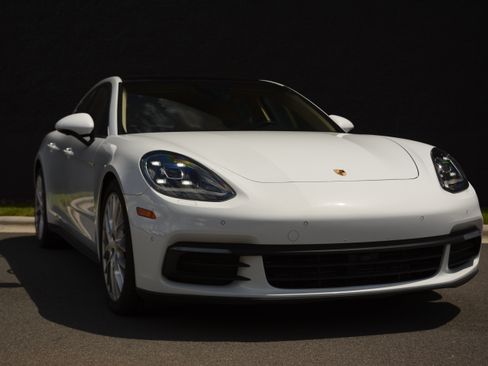 Certified 2018 Porsche Panamera 4 AWD/4WD image 9