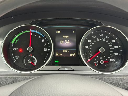 Used 2016 Volkswagen e-Golf SE w/ DC Fast Charging Package image 21