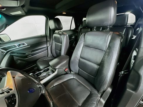 Used 2015 Ford Explorer XLT w/ Equipment Group 202B AWD/4WD image 20