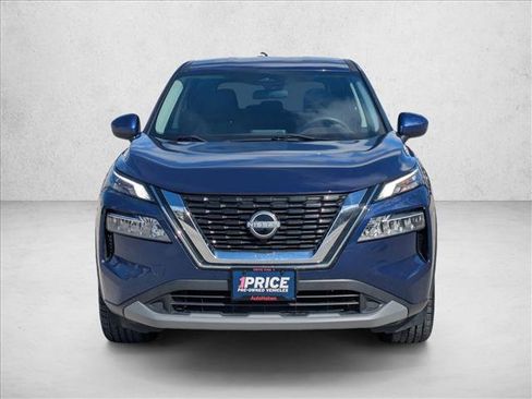 Used 2023 Nissan Rogue SV image 2