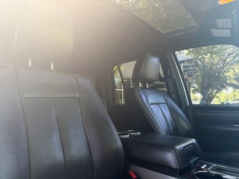 Used 2017 Ford Expedition Platinum RWD image 29