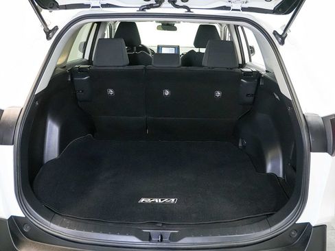 Used 2020 Toyota RAV4 LE FWD image 26