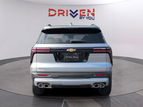 New 2026 Chevrolet Traverse LT w/ Driver Confidence Package FWD image 4