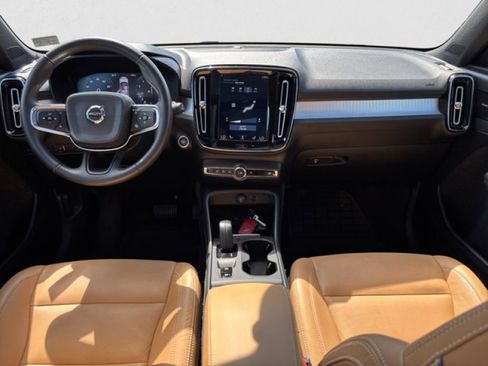 Used 2019 Volvo XC40 T5 Momentum image 13