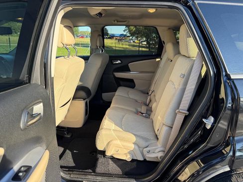 Used 2018 Dodge Journey SXT image 17