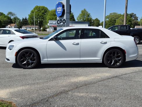 Used 2023 Chrysler 300 Touring w/ Sport Appearance Package RWD image 7