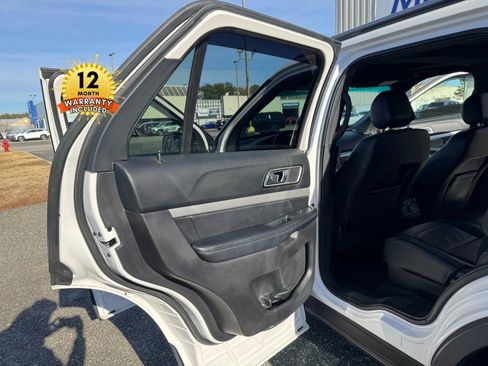 Used 2017 Ford Explorer XLT w/ Equipment Group 202A image 12