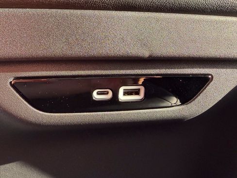 New 2027 Chrysler Pacifica Select AWD/4WD image 34