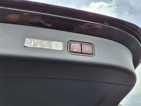 Used 2024 Mercedes-Benz GLC 300 image 26