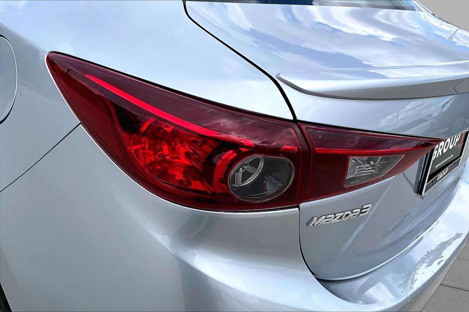 Used 2018 MAZDA MAZDA3 Touring FWD image 29