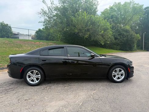 Used 2015 Dodge Charger SE w/ Popular Equipment Group RWD image 3