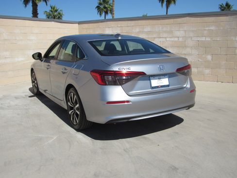 Used 2023 Honda Civic EX image 6