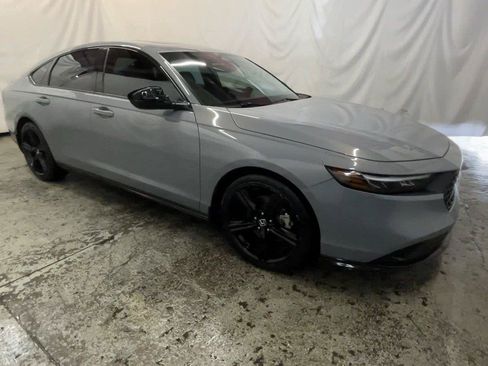 Used 2025 Honda Accord Sport image 3