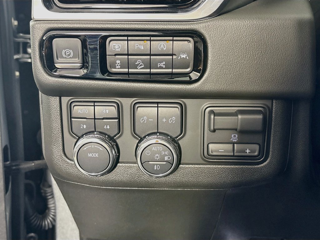 Used 2025 GMC Yukon Elevation AWD/4WD image 11