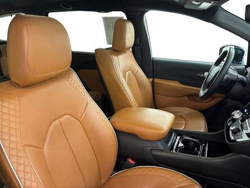 Used 2021 Chrysler Pacifica Pinnacle image 14