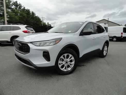 Used 2025 Ford Escape Active AWD/4WD image 1