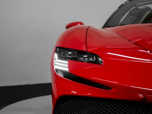 Used 2022 Ferrari SF90 Spider image 14