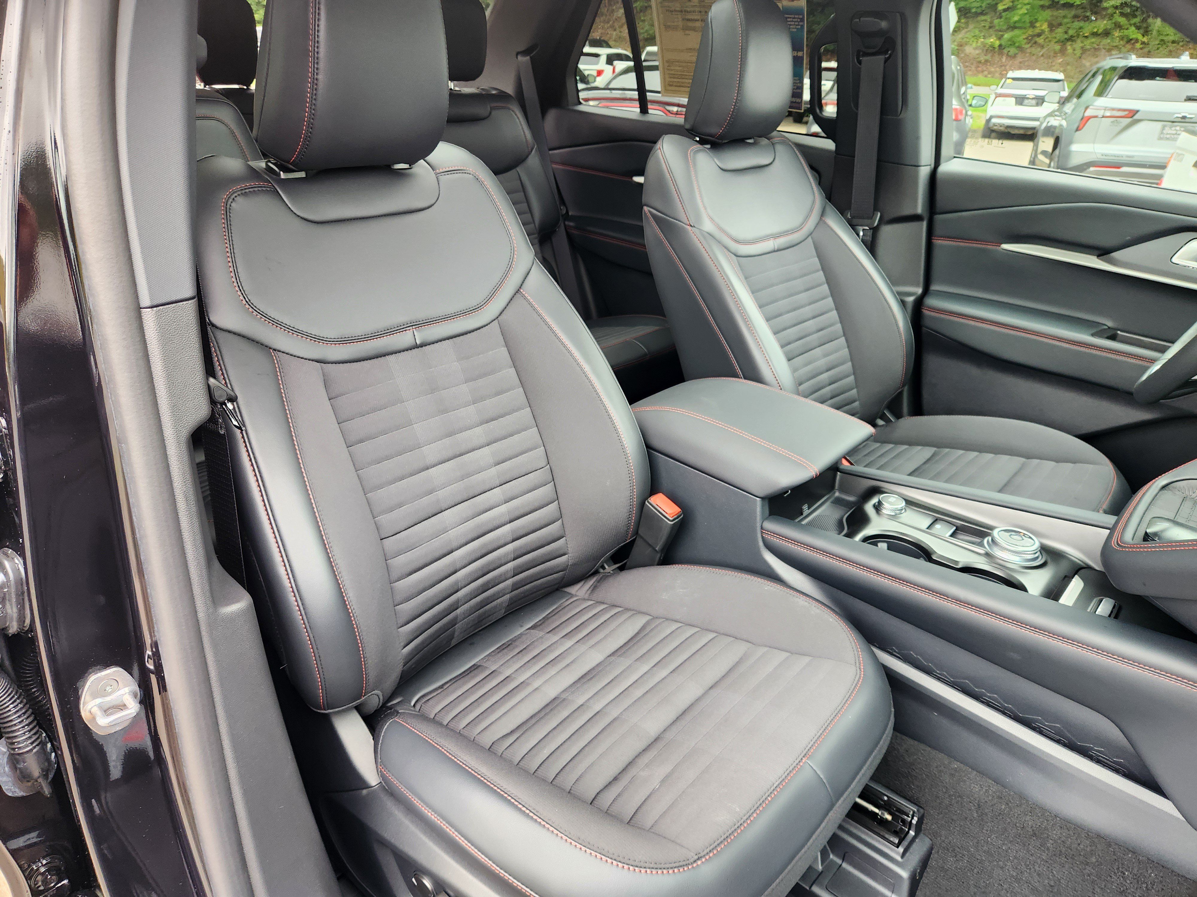 Used 2025 Ford Explorer ST-Line w/ Premium Package AWD/4WD image 47