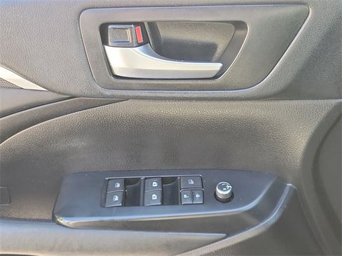 Used 2019 Toyota Highlander SE w/ Carpet Mat Package (TMS) image 31