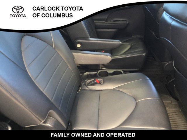 Used 2022 Toyota Highlander XLE AWD/4WD image 19