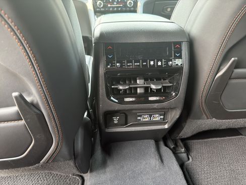 Used 2023 Jeep Grand Cherokee L Summit AWD/4WD image 16