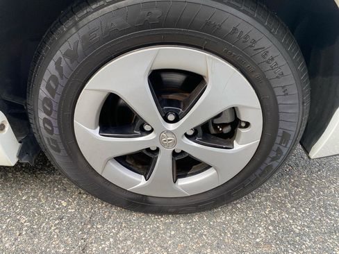 Used 2012 Toyota Prius Two image 32