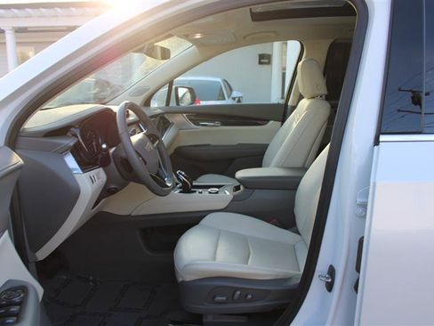 Used 2022 Cadillac XT6 Premium Luxury image 11