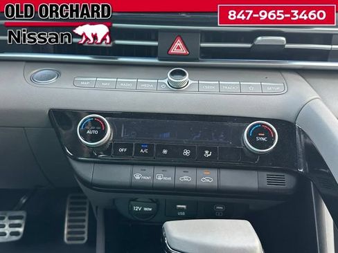 Used 2025 Hyundai Elantra SEL FWD image 21