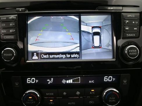 Used 2016 Nissan Rogue SL FWD image 3