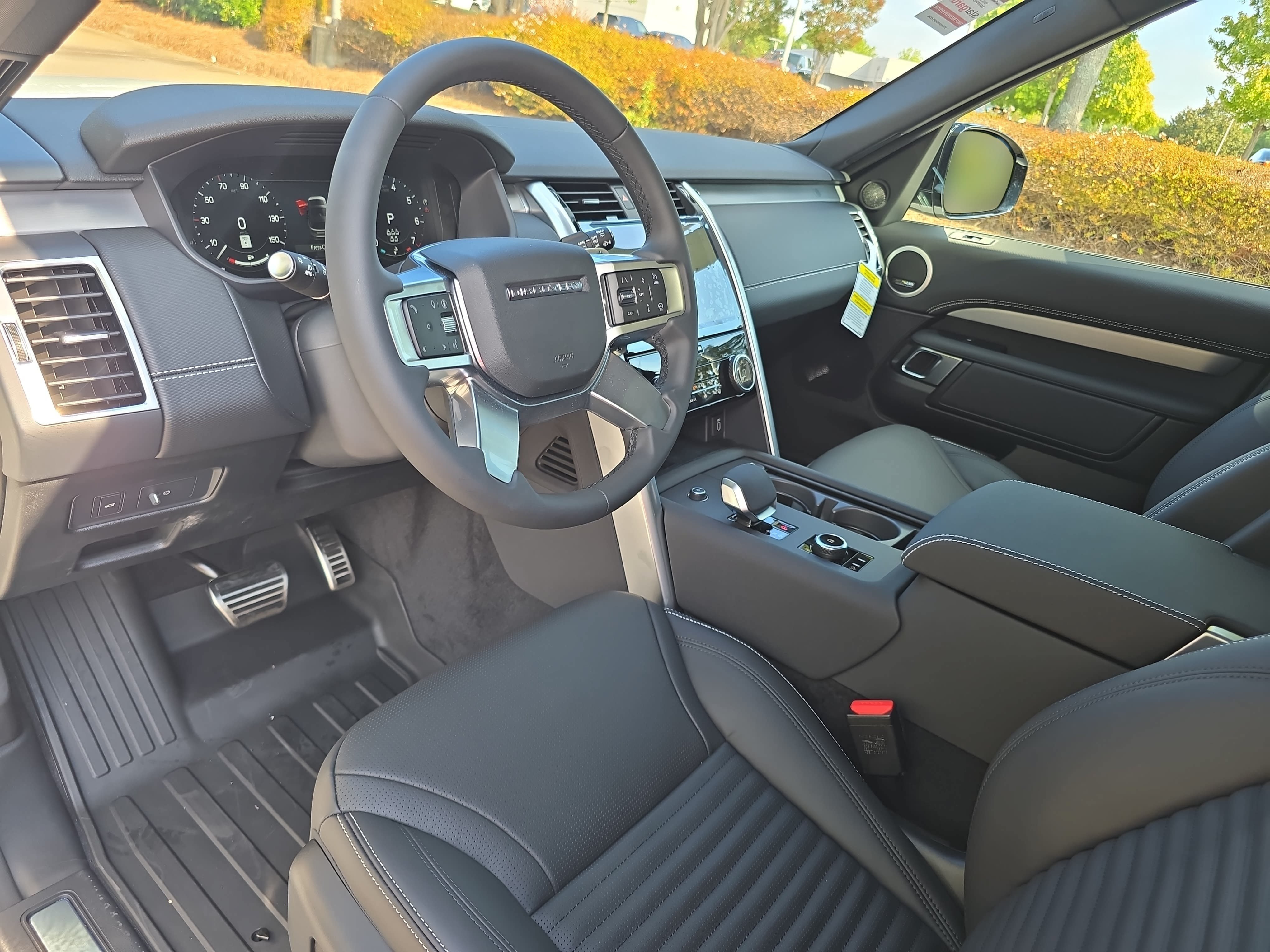 New 2026 Land Rover Discovery Limited Edition AWD/4WD image 16