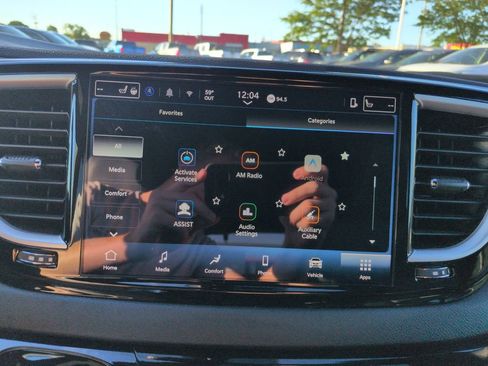 Used 2025 Chrysler Pacifica Select FWD image 19