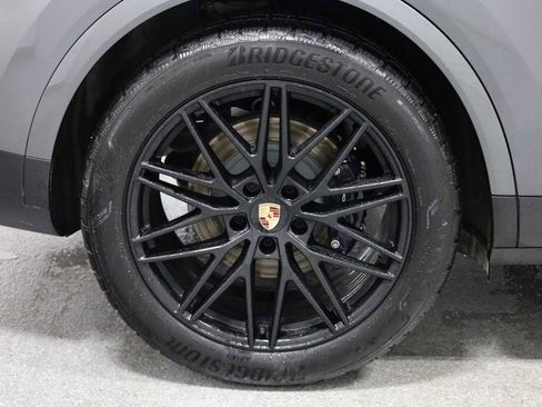 Certified 2025 Porsche Cayenne image 36