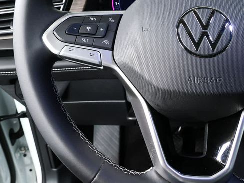 Used 2024 Volkswagen Atlas SEL AWD/4WD image 12