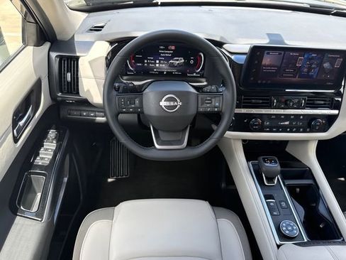 Used 2026 Nissan Pathfinder SL AWD/4WD image 23