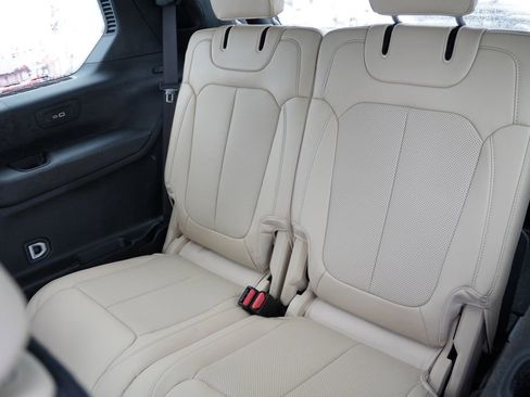 Certified 2024 Jeep Grand Cherokee L Limited w/ Luxury Tech Group II image 19