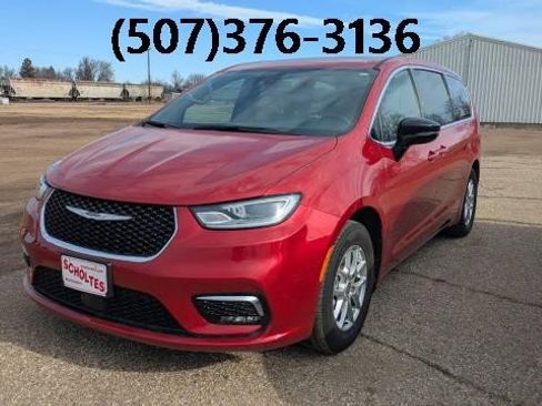 Used 2025 Chrysler Pacifica Select image 1