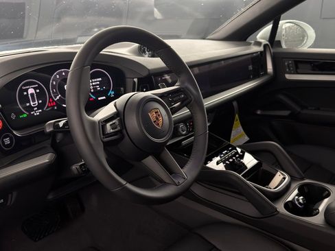 New 2026 Porsche Cayenne Coupe image 4