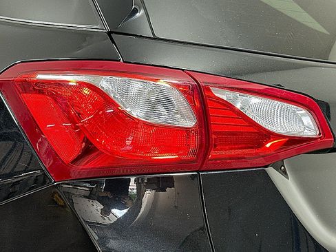 Used 2018 Chevrolet Equinox LT w/ Sun & Infotainment Package AWD/4WD image 25