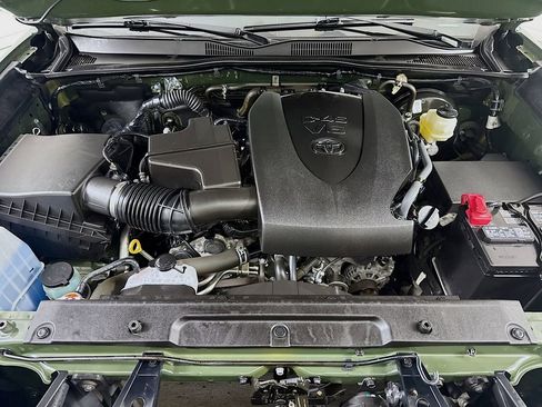 Used 2021 Toyota Tacoma Limited image 31