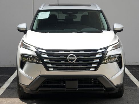 Used 2024 Nissan Rogue SV w/ SV Premium Package FWD image 43