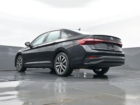 Used 2025 Volkswagen Jetta SE FWD image 23
