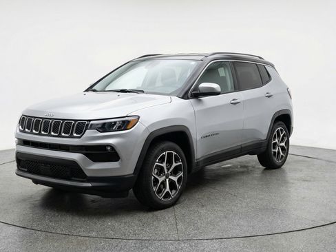 Used 2025 Jeep Compass Limited image 3