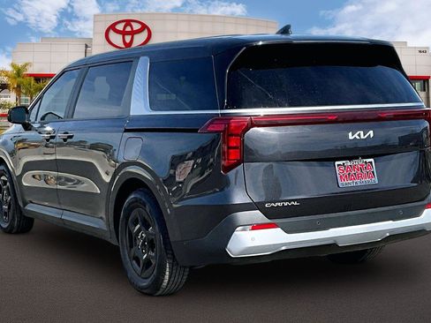 Used 2025 Kia Carnival LX image 2