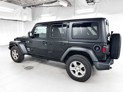 Used 2018 Jeep Wrangler Unlimited Sport S AWD/4WD image 3