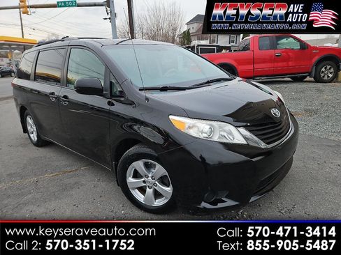 Used 2013 Toyota Sienna LE image 1